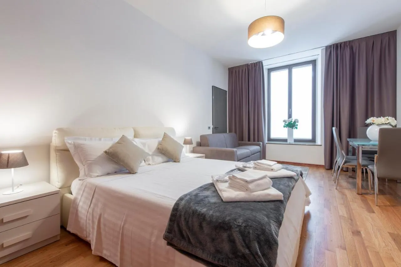 Apartment Milan Royal Suites - Centro Duomo Italy