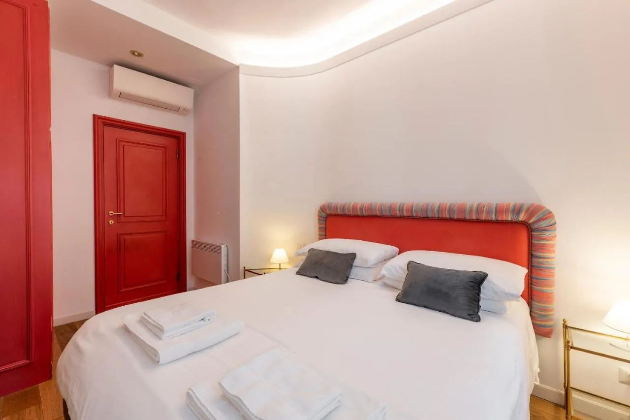 Apartment Milan Royal Suites - Centro Duomo Italy