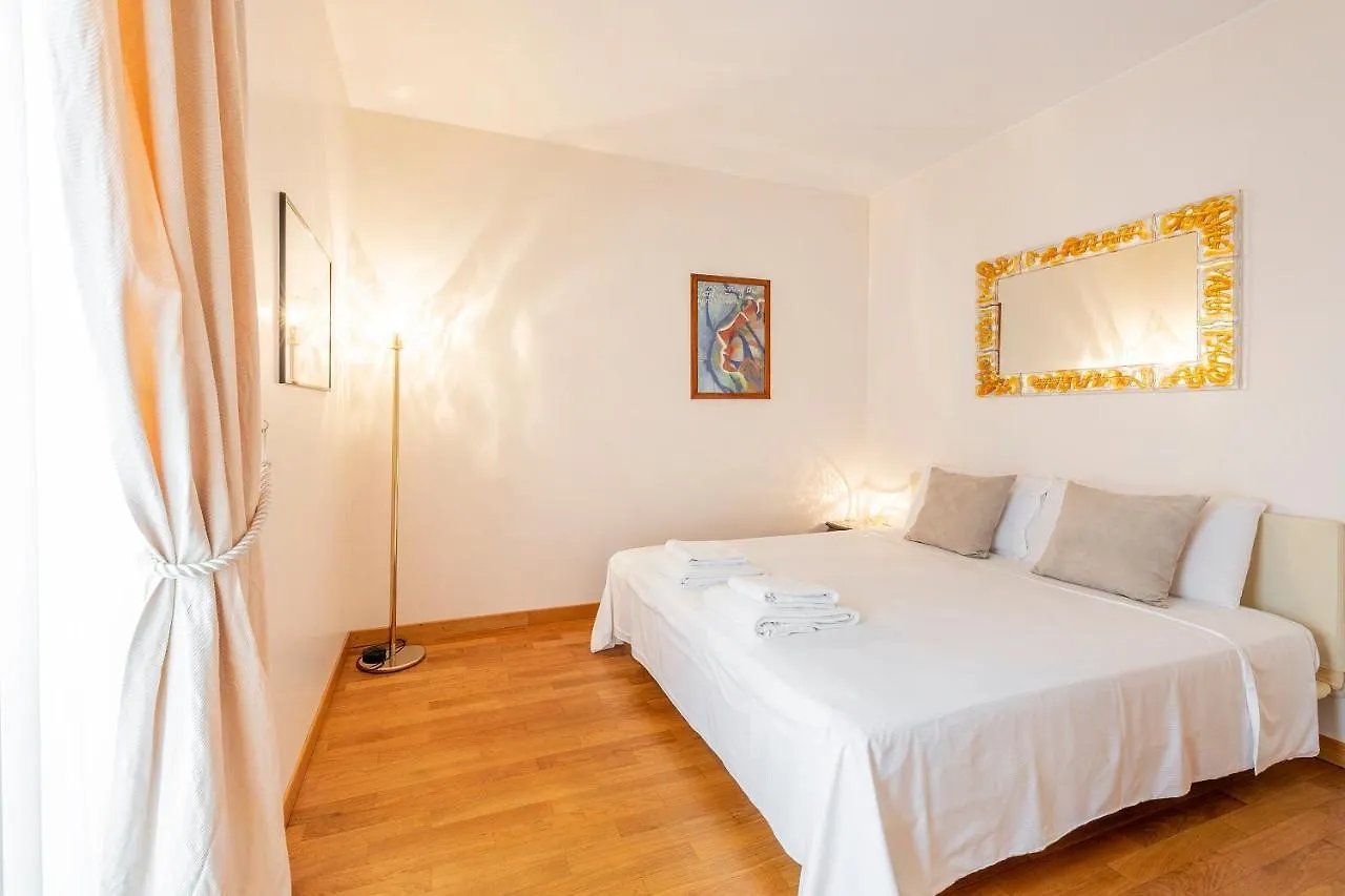 Milan Royal Suites - Centro Duomo 0*,