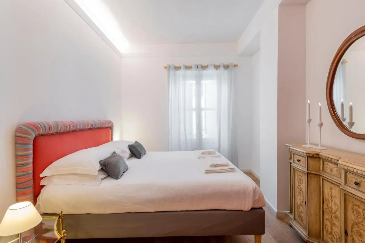 Milan Royal Suites - Centro Duomo Apartment