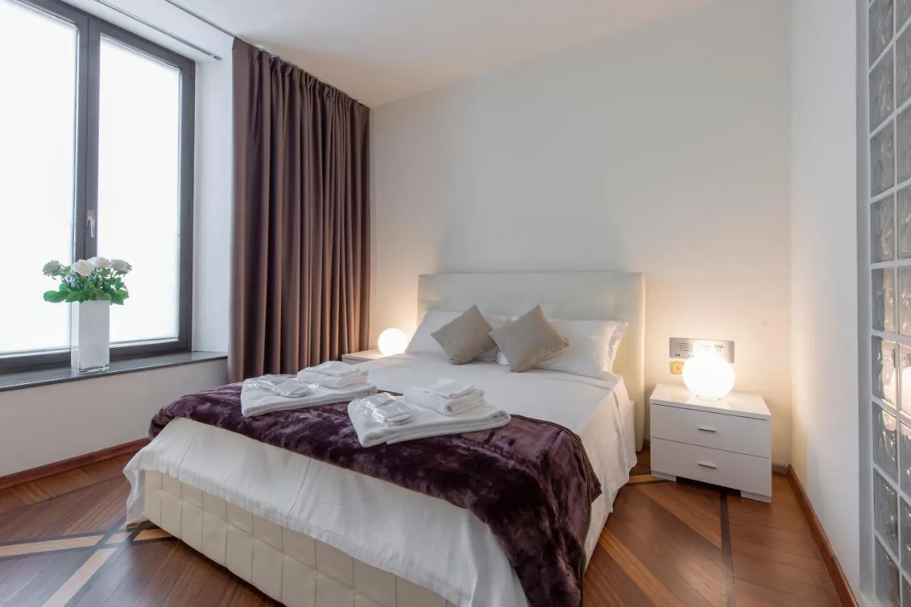 Apartment Milan Royal Suites - Centro Duomo Italien